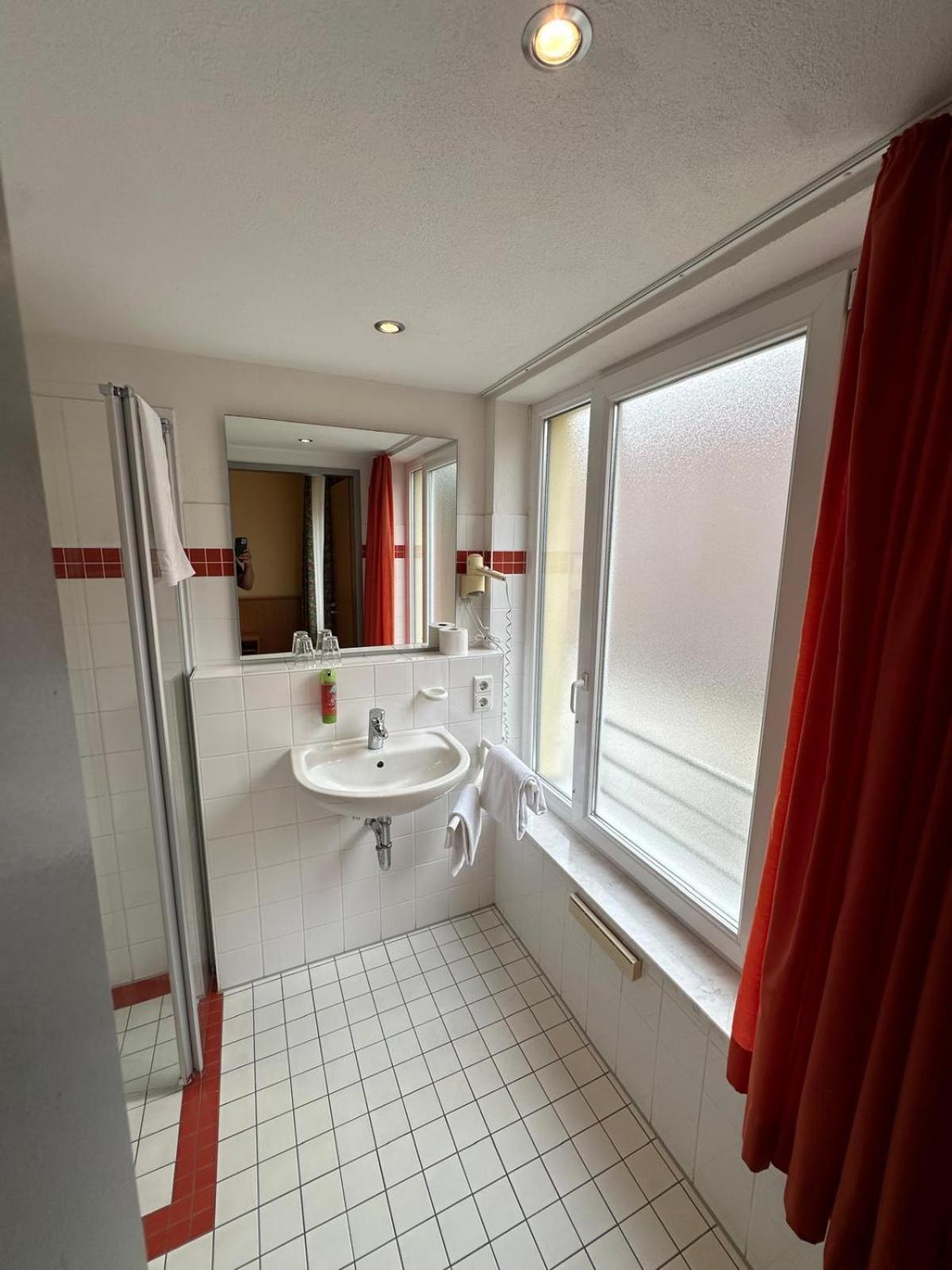 Gasthaus - Hotel Neue Post Meitingen Εξωτερικό φωτογραφία
