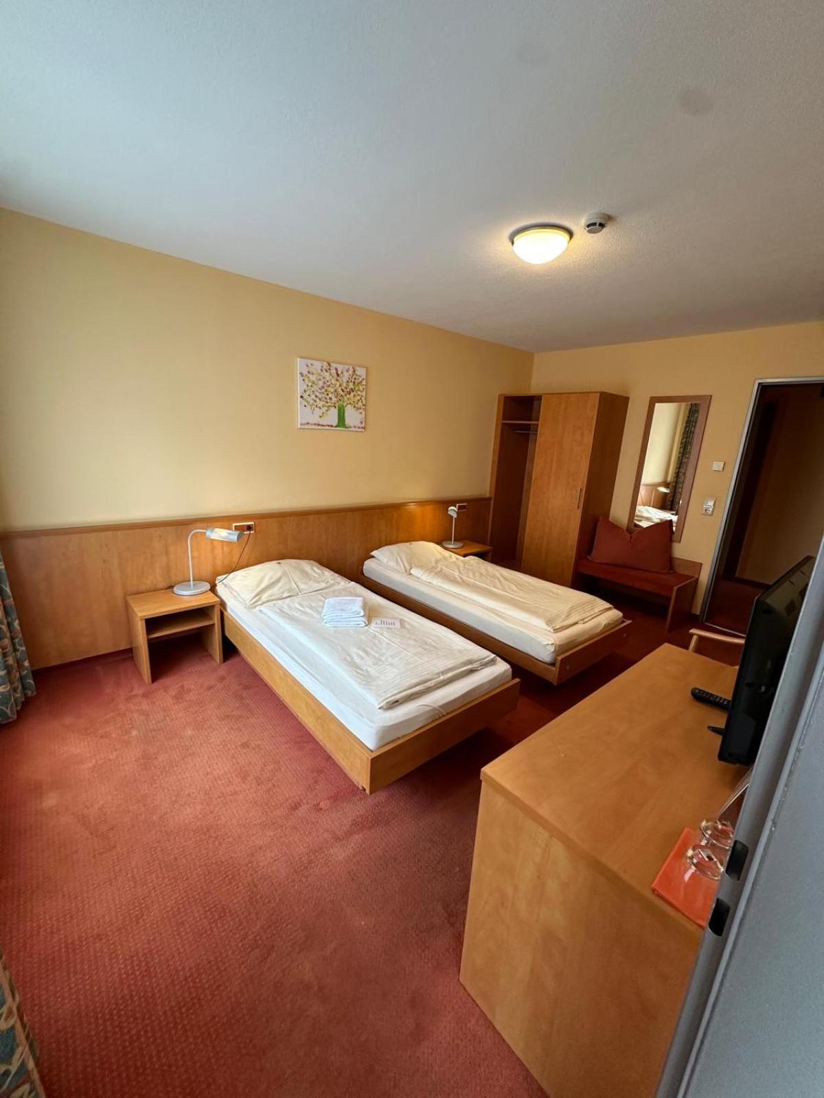 Gasthaus - Hotel Neue Post Meitingen Εξωτερικό φωτογραφία
