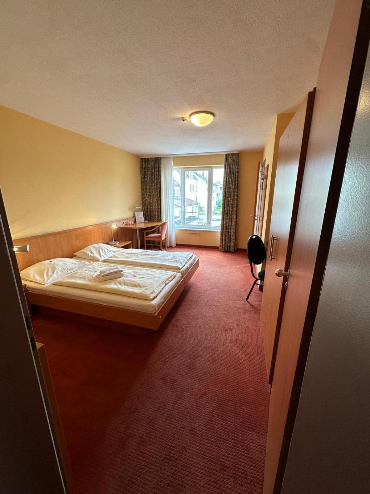 Gasthaus - Hotel Neue Post Meitingen Εξωτερικό φωτογραφία