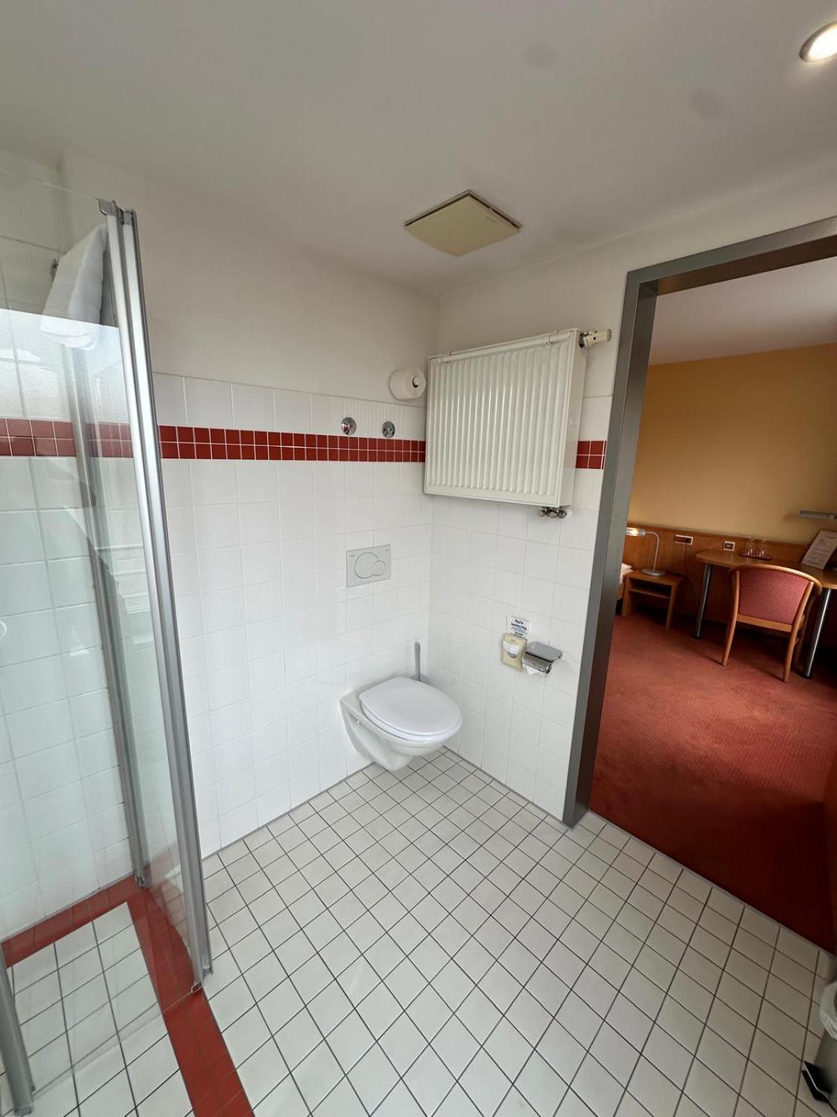 Gasthaus - Hotel Neue Post Meitingen Εξωτερικό φωτογραφία