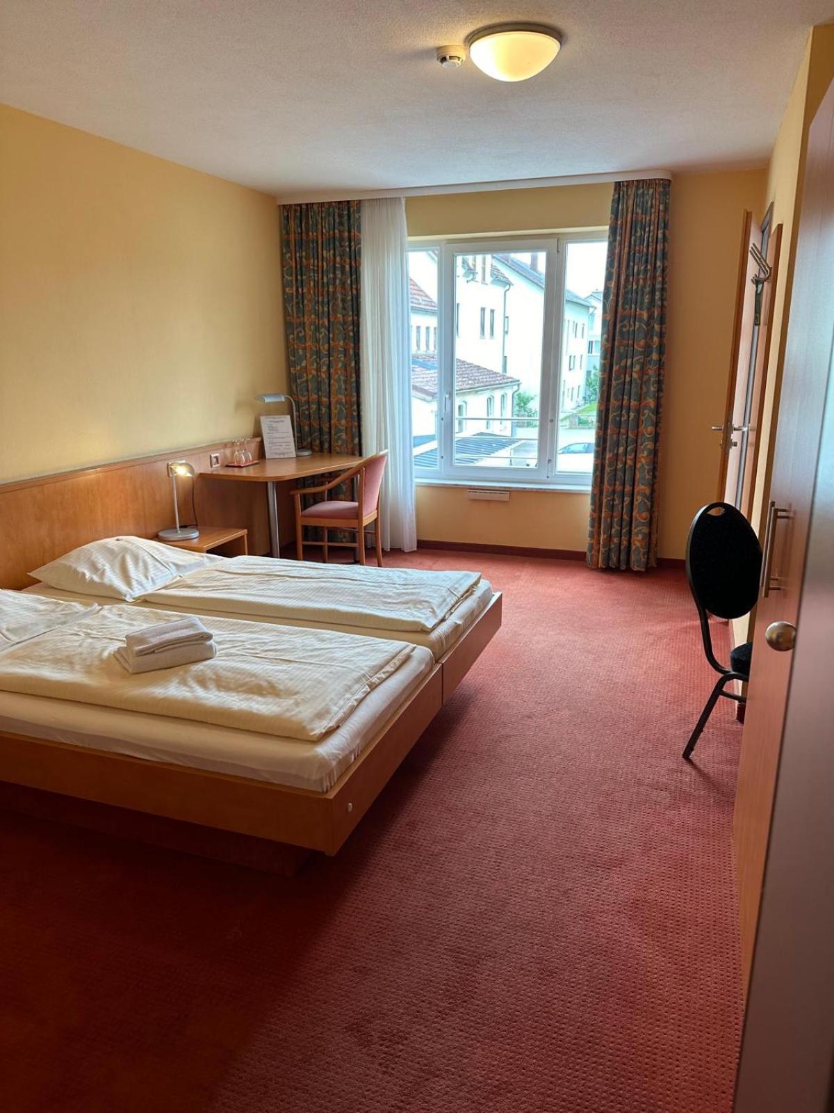 Gasthaus - Hotel Neue Post Meitingen Εξωτερικό φωτογραφία