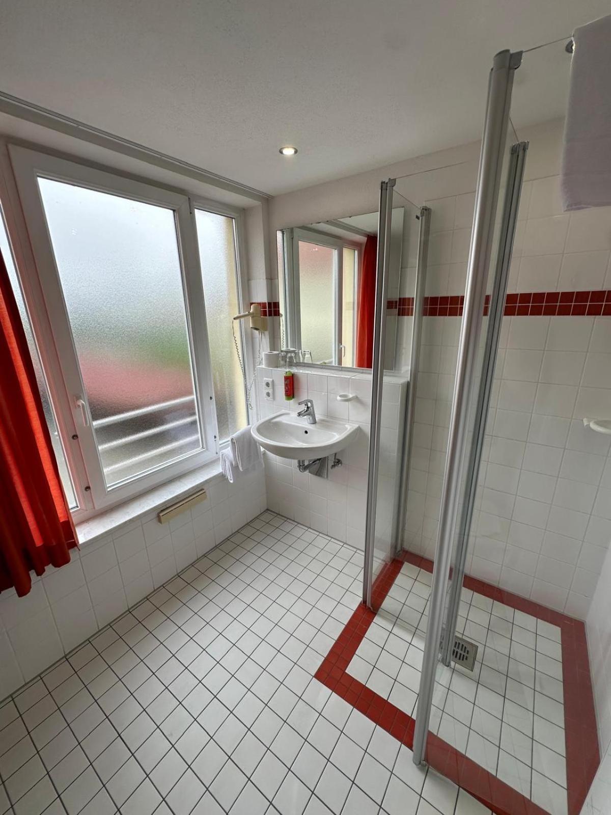 Gasthaus - Hotel Neue Post Meitingen Εξωτερικό φωτογραφία